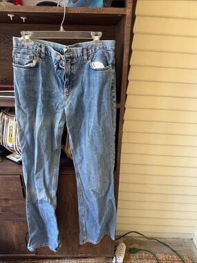 Women's Straight-Leg Jeans in Light Blue - Classic Everyday Fit